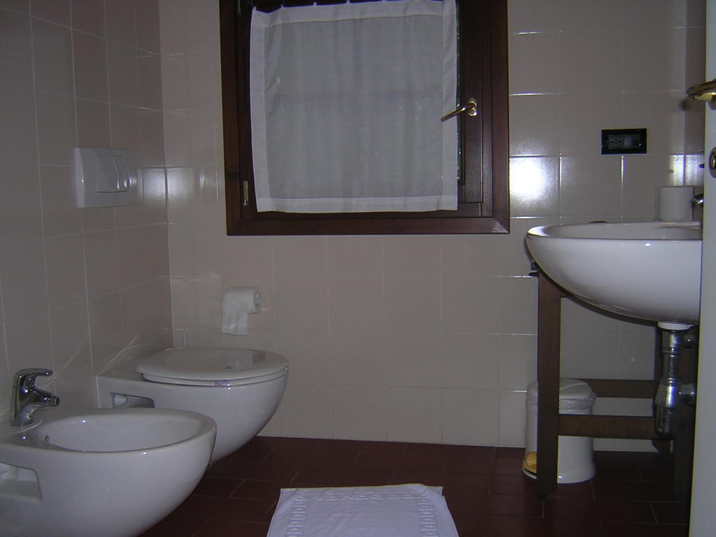 Agriturismo Trebisonda Country Resort Monzambano Δωμάτιο φωτογραφία